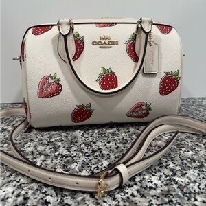 Coach Rowan Satchel Bag
Crossbody With Strawberry Print Canvas Chalk